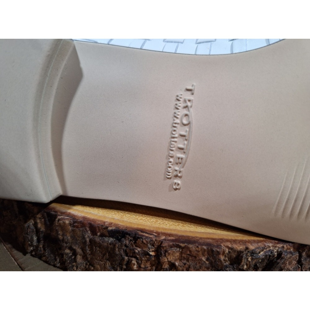 Women's White New Never worn woven Trotters pumps Size 10 S - Picture 7 of 16